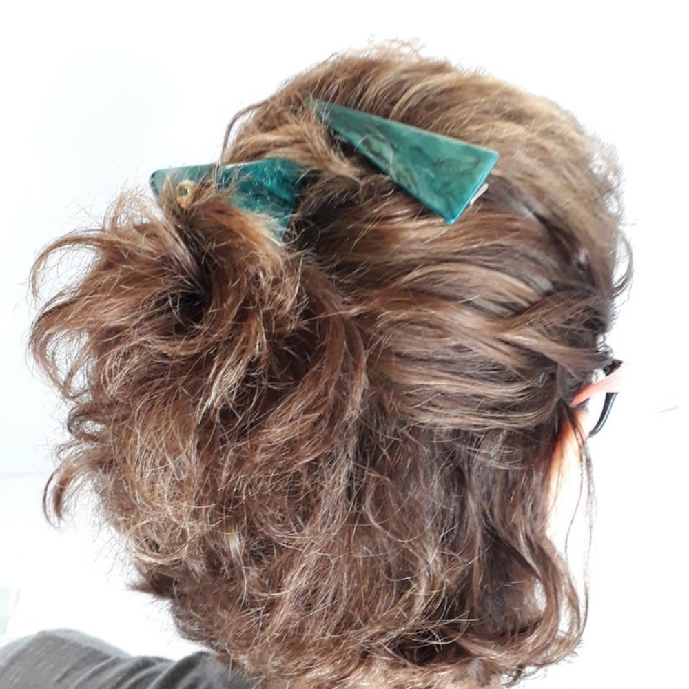 ✨HP✨Emerald Iridescent Marble Hairclip Medium - Picture 2 of 7